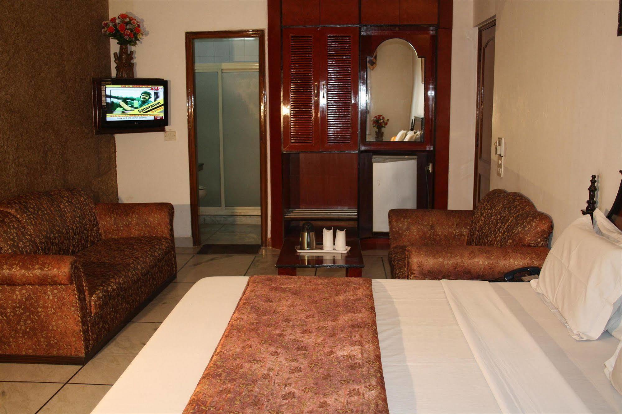 Hotel Rahul Palace Нью-Делі Екстер'єр фото