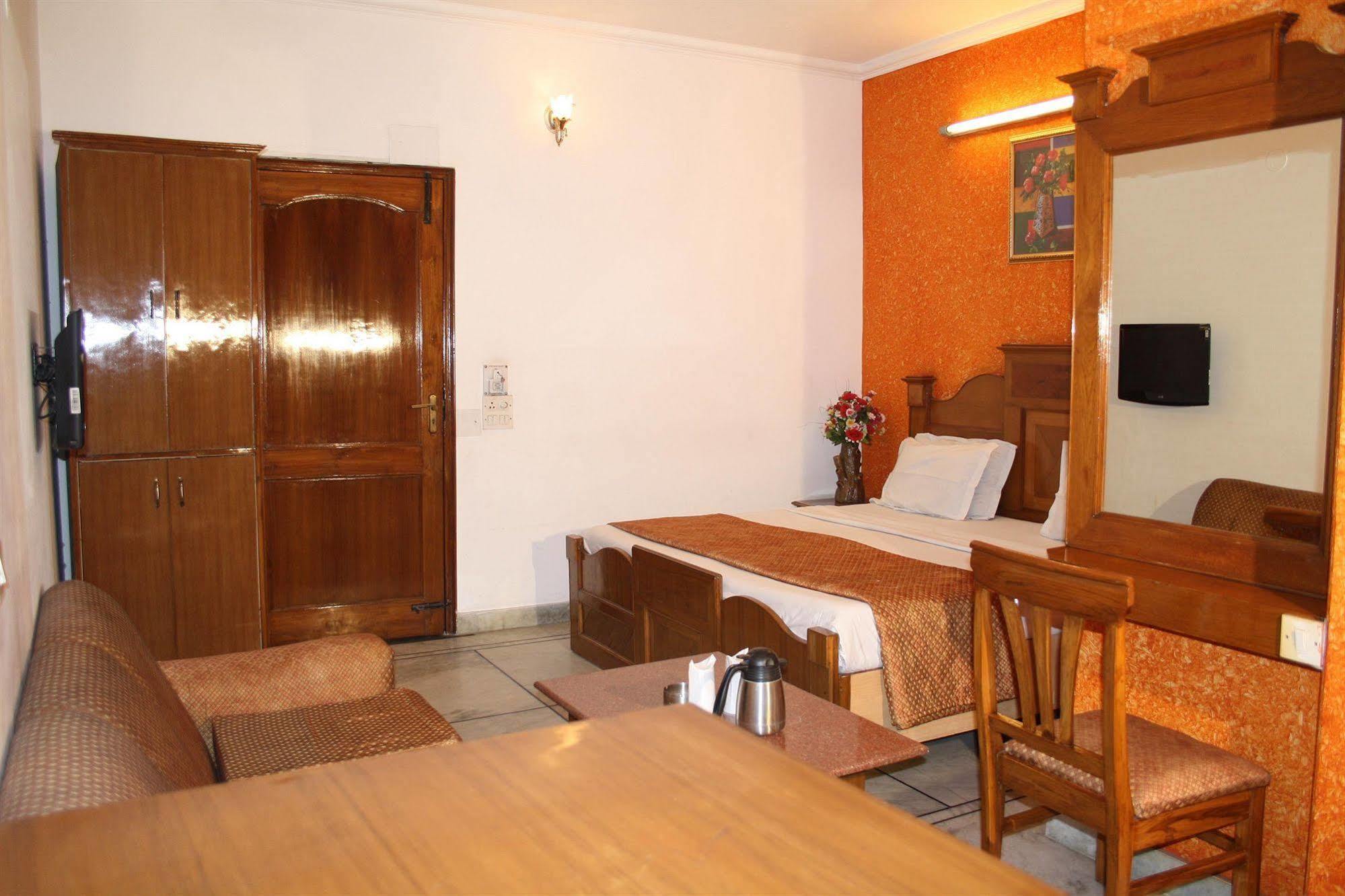 Hotel Rahul Palace Нью-Делі Номер фото